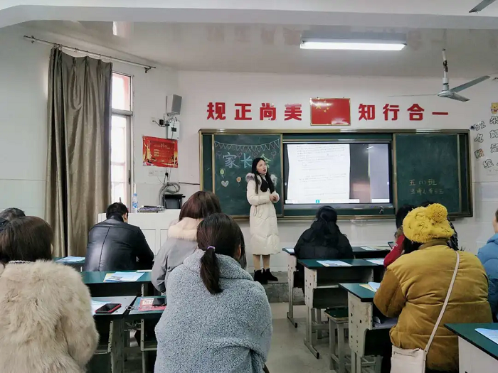 现任职于南昌市百花洲小学.